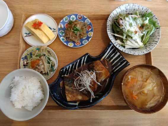 おともトごはん おかもト食堂の日替わり定食