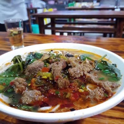 雲南省・昆明:学校近くのお店の米線(ミンシェン)