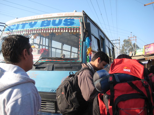 ヴィパッサナー瞑想 インド 終了後のバス２